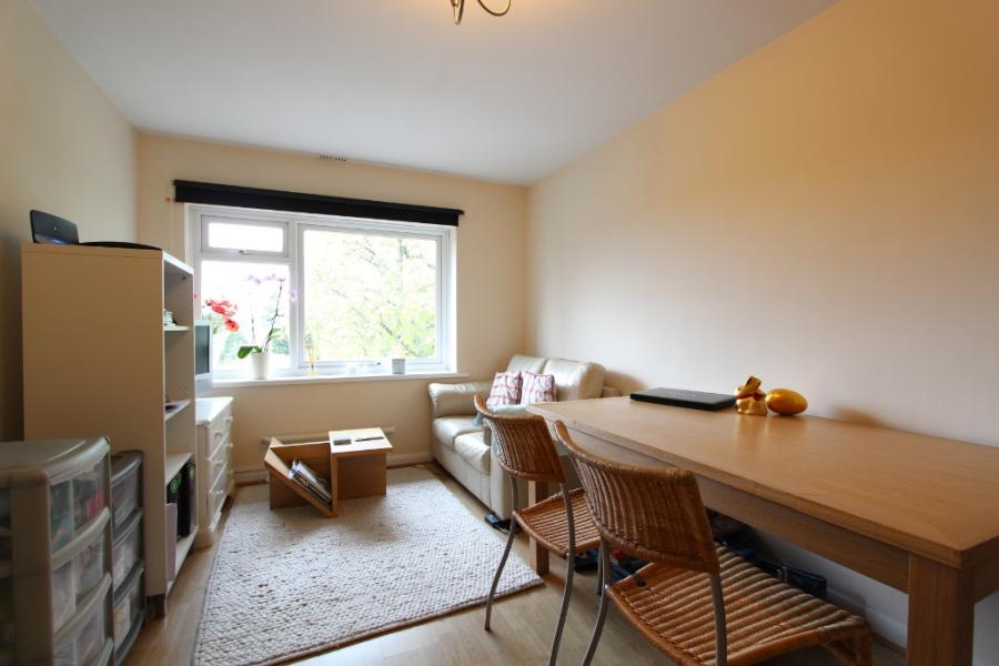 Flat Southcote Road in Reading