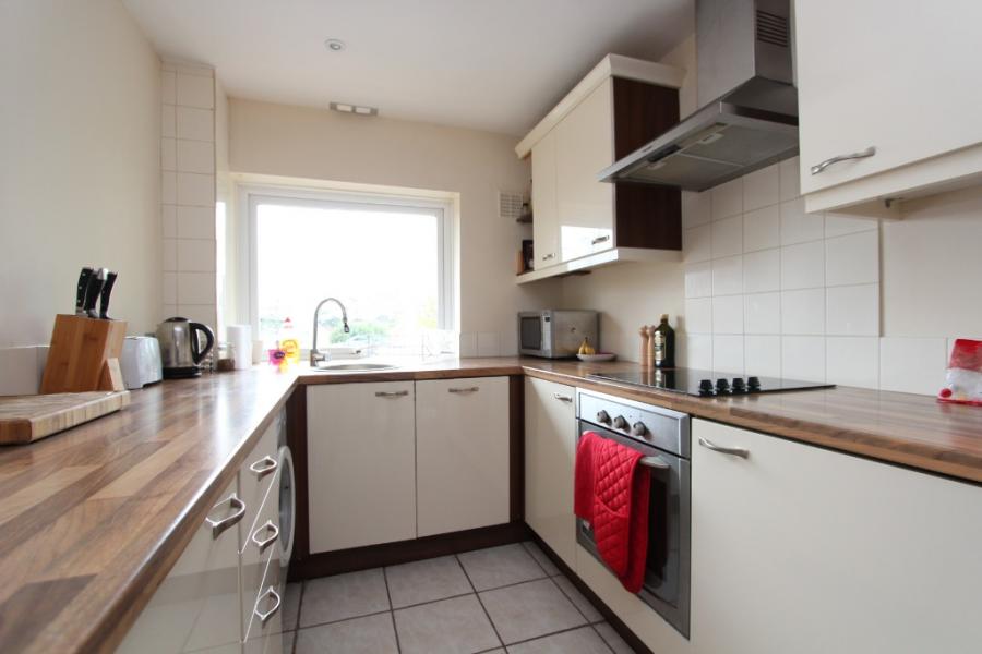 Flat Southcote Road in Reading