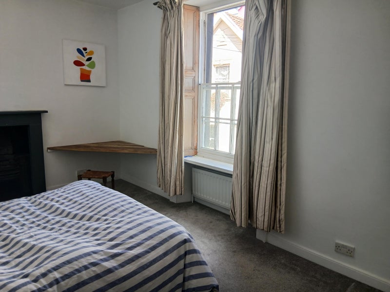 Room Upper Cheltenham Place in Bristol