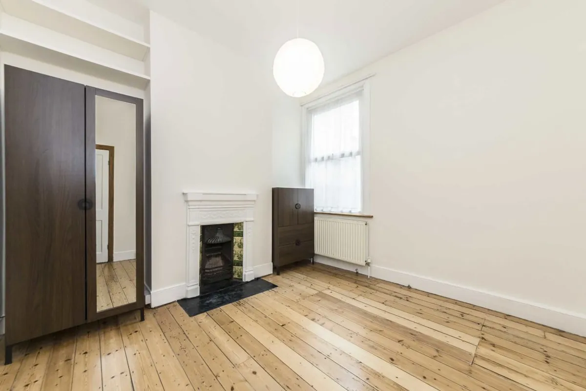 Flat Renmuir Street in Greater London