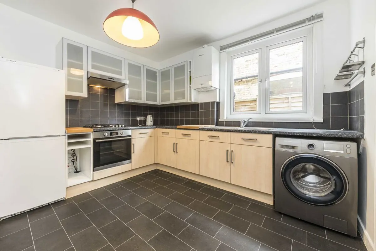 Flat Renmuir Street in Greater London