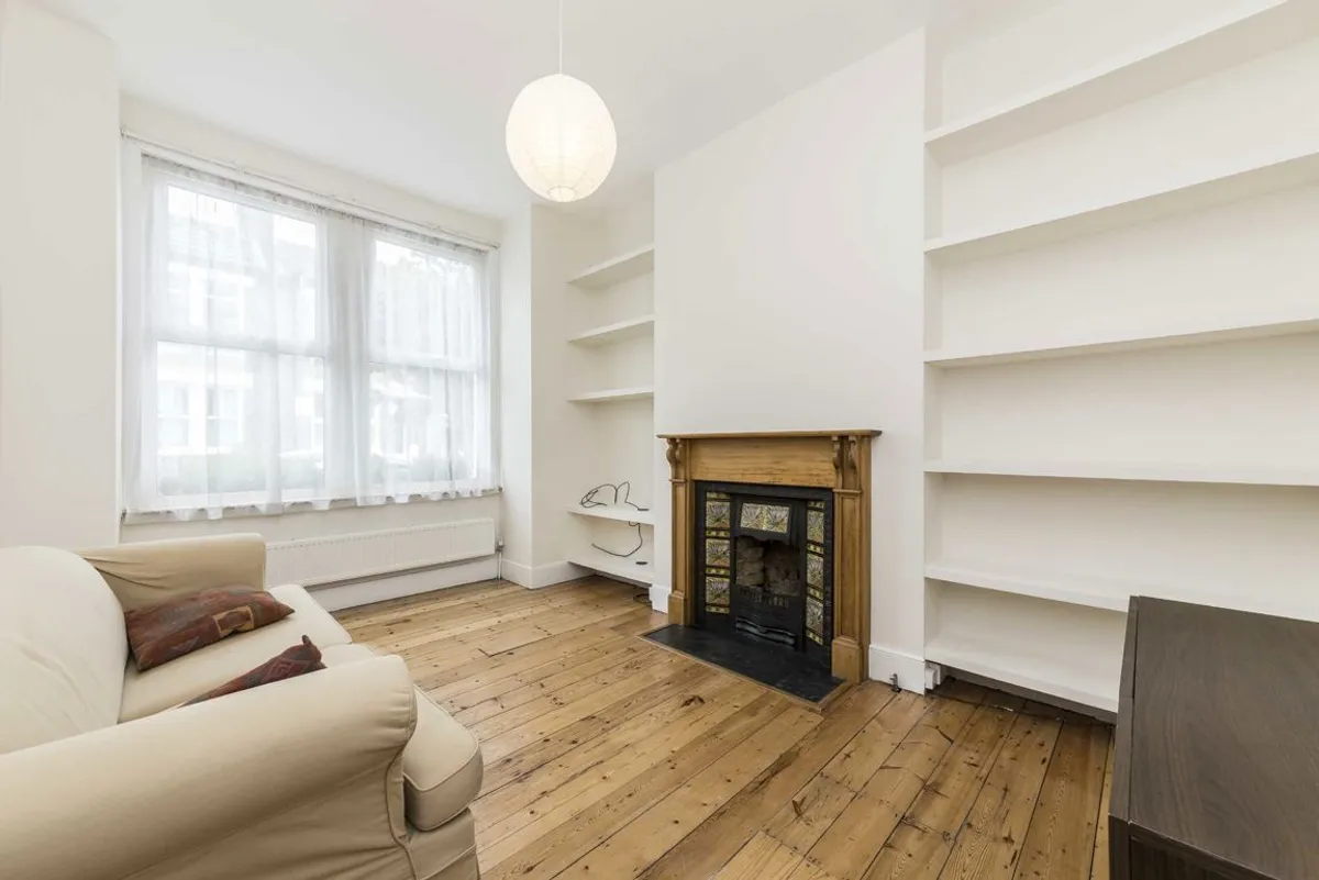 Flat Renmuir Street in Greater London