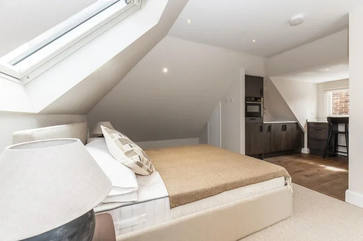 Flat Walpole Road in Greater London