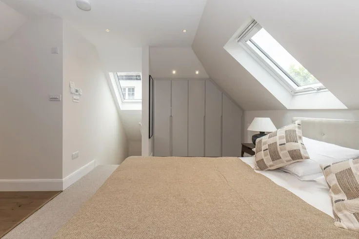 Flat Walpole Road in Greater London
