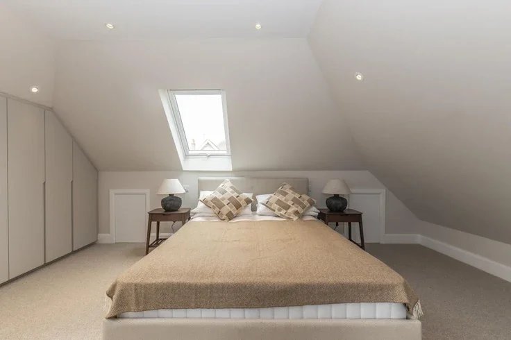 Flat Walpole Road in Greater London