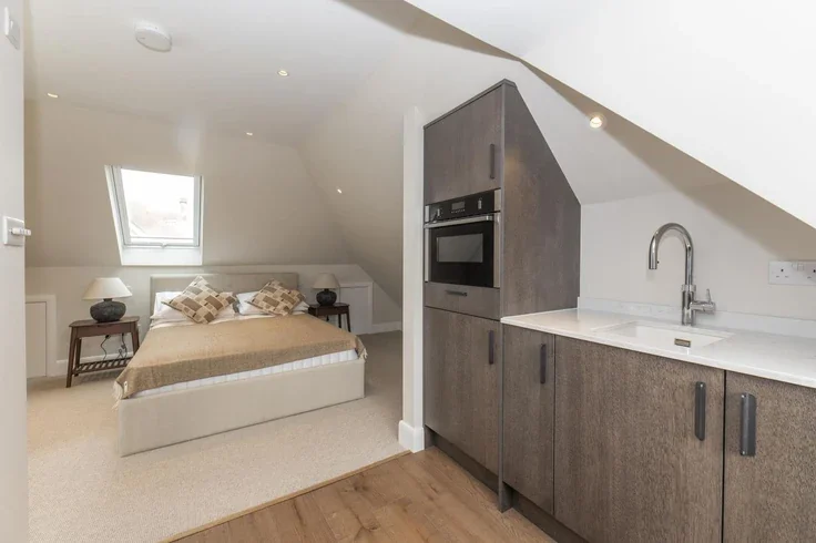 Flat Walpole Road in Greater London