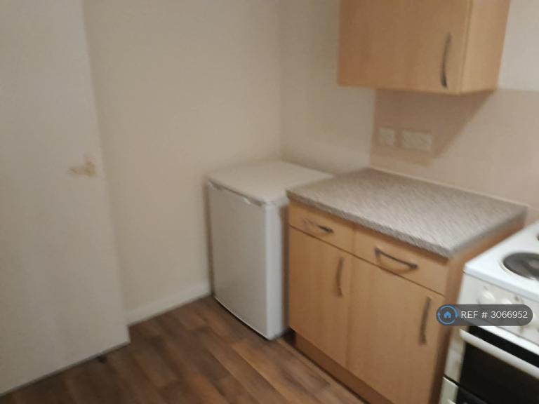 Room Deal Court in Northampton
