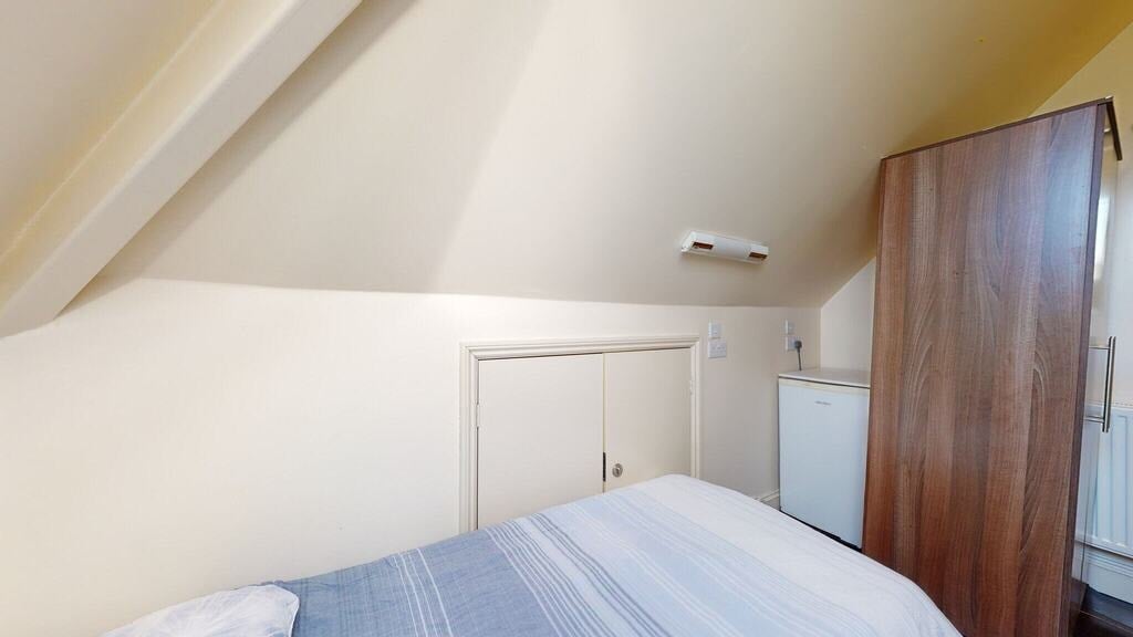 Room Chatsworth Road in Greater London