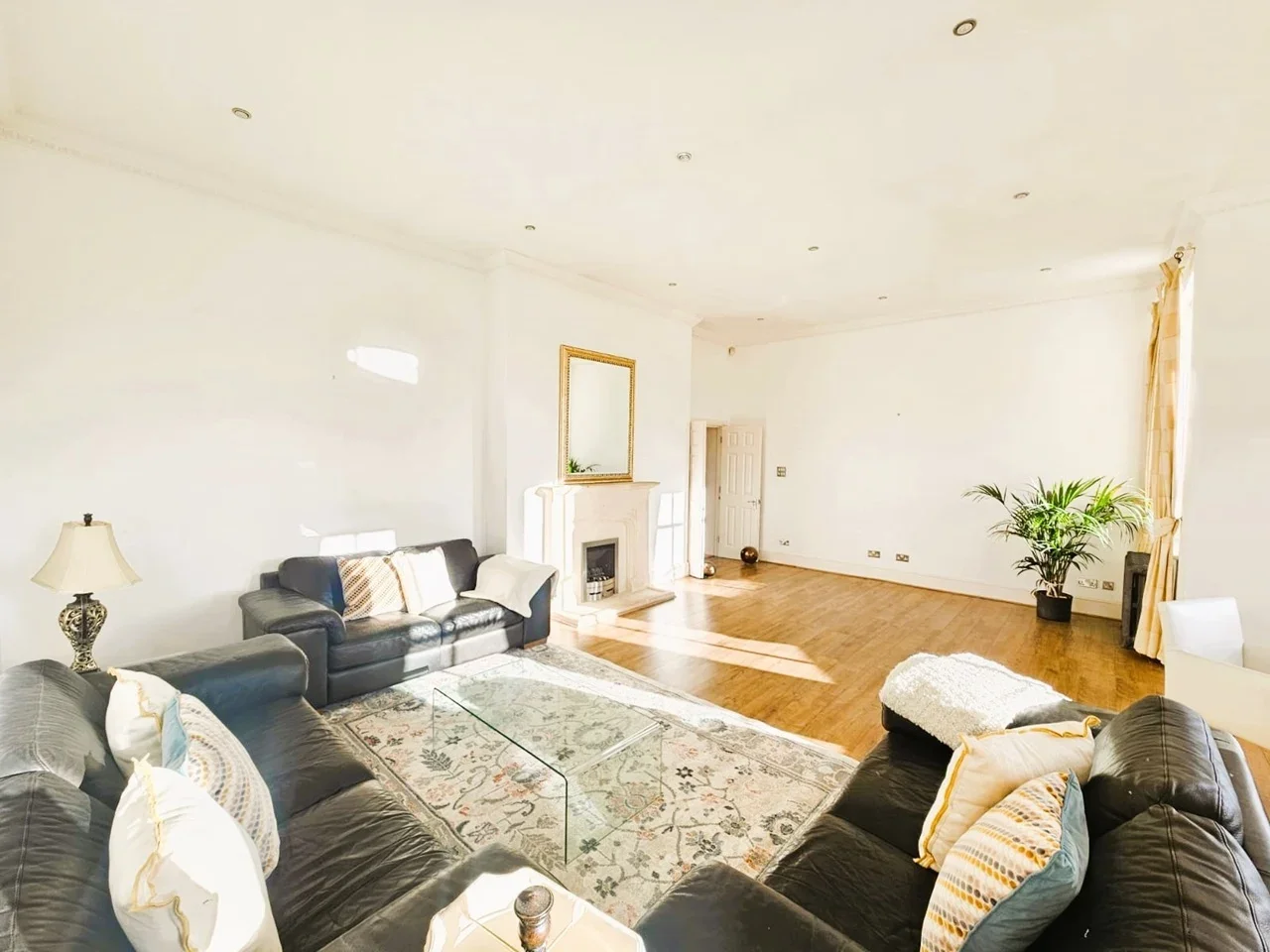 Flat Brandesbury Square in Greater London