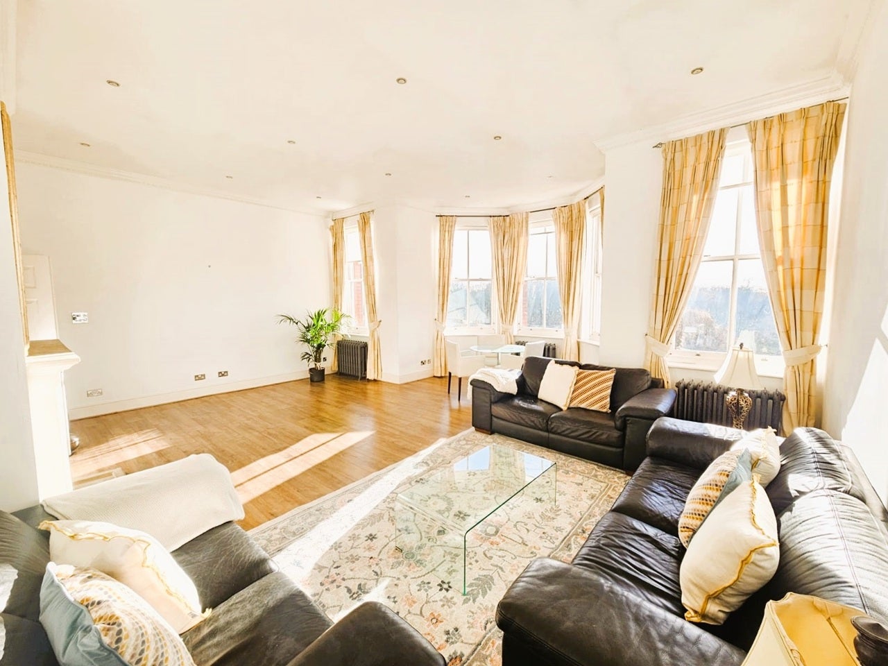 Flat Brandesbury Square in Greater London