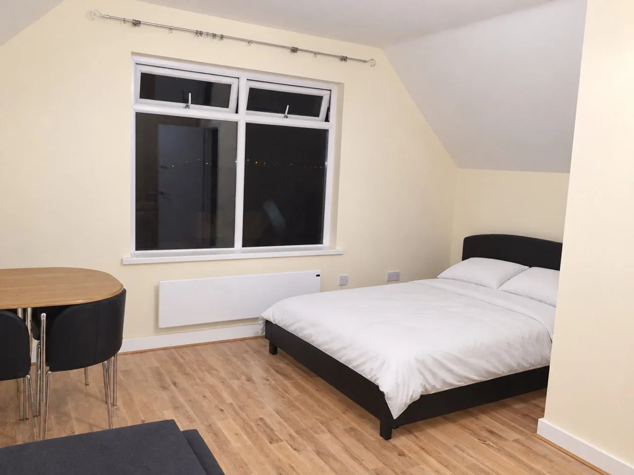 Flat Tennison Road in Greater London
