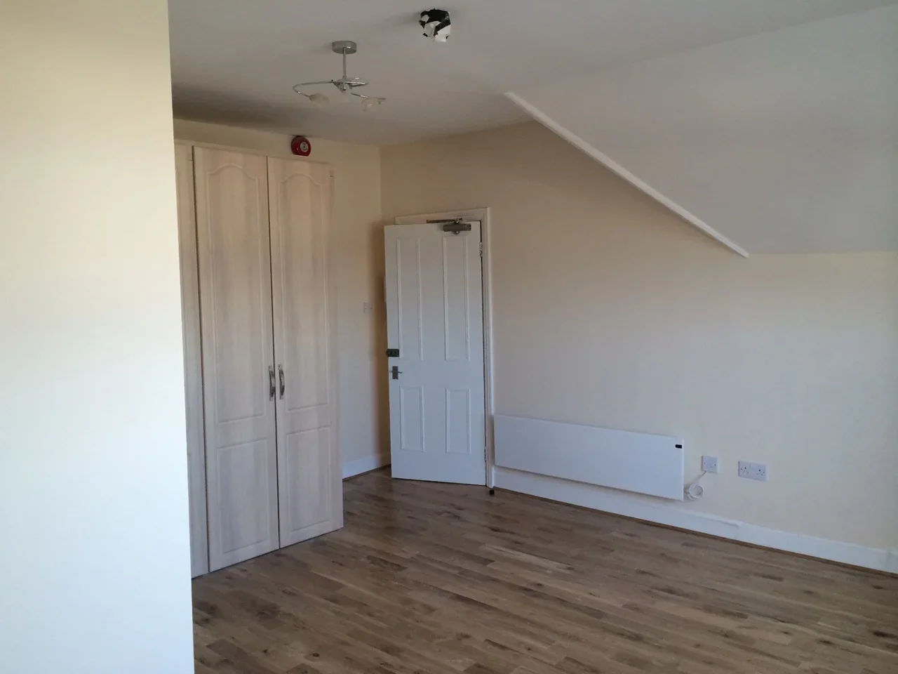 Flat Tennison Road in Greater London