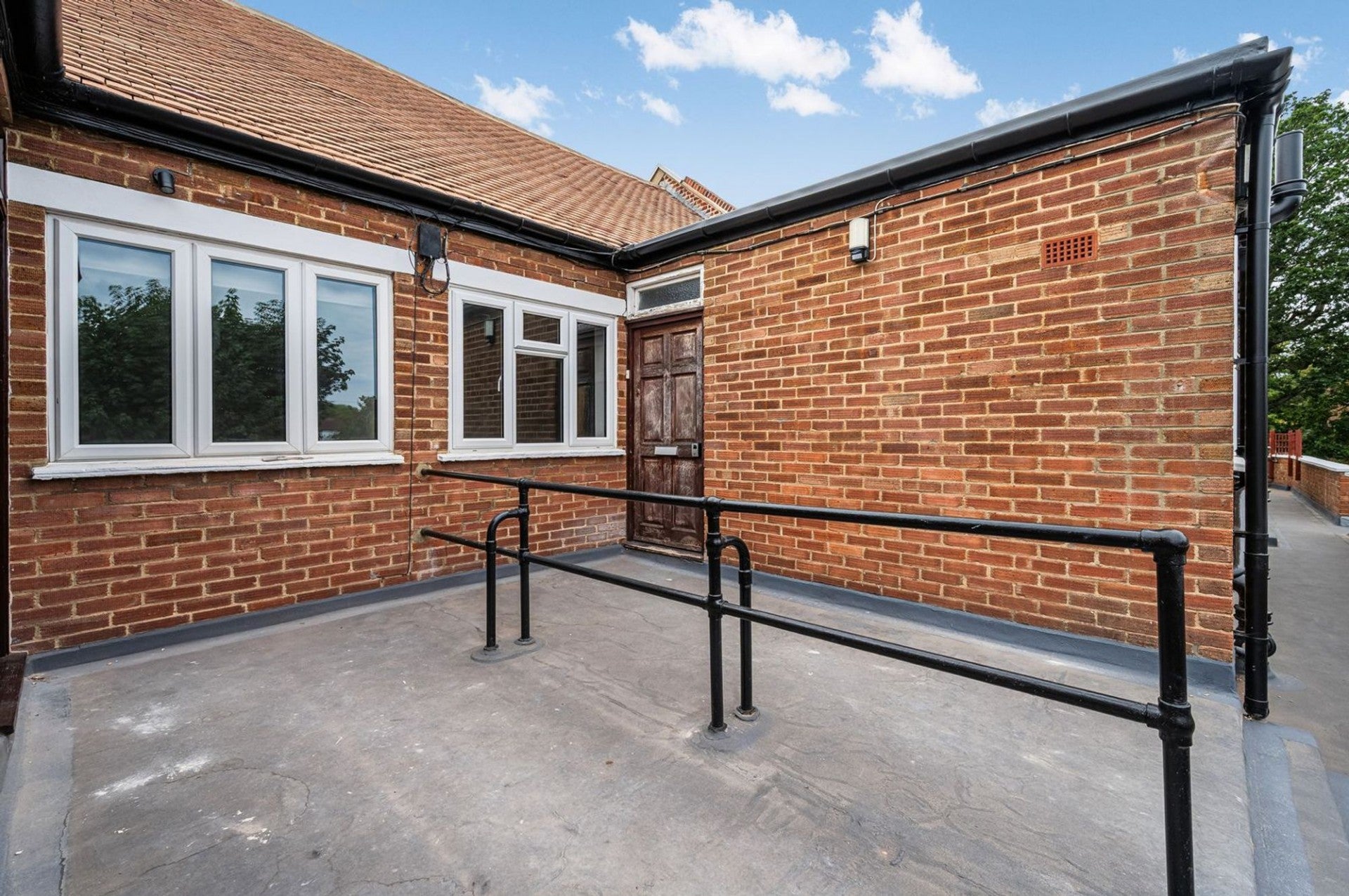 Flat Stainash Parade in Borough of Spelthorne