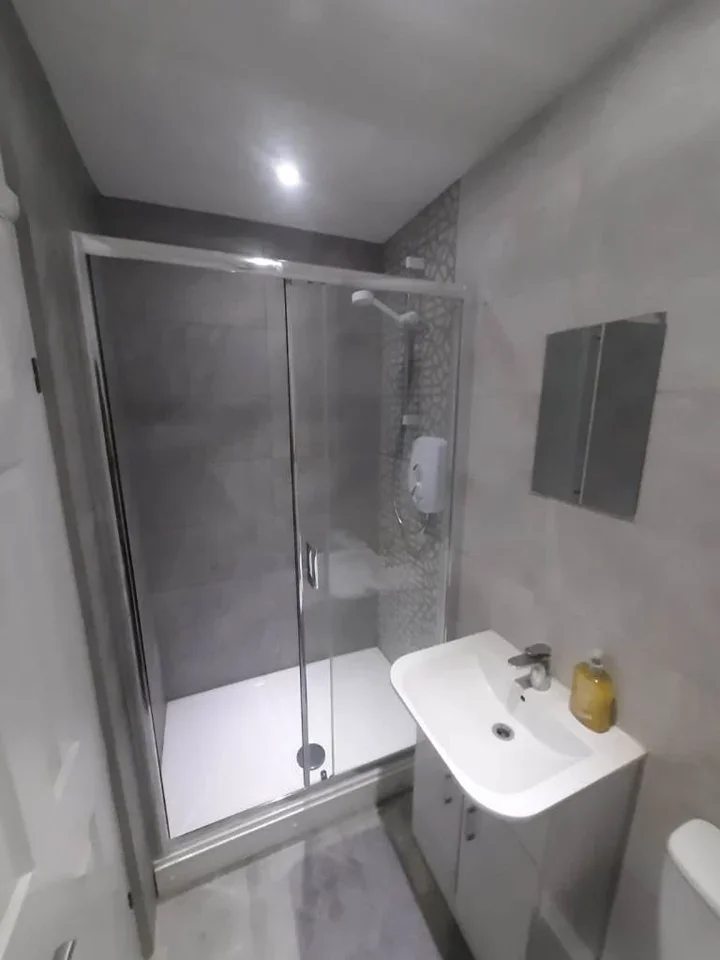 Room Sutton Way in Greater London