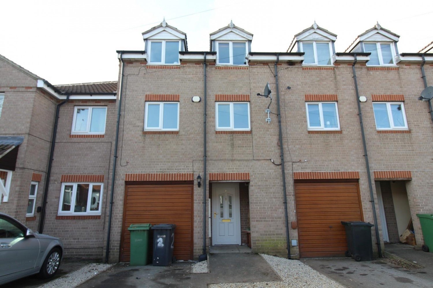 House Ashby Crescent in Leeds