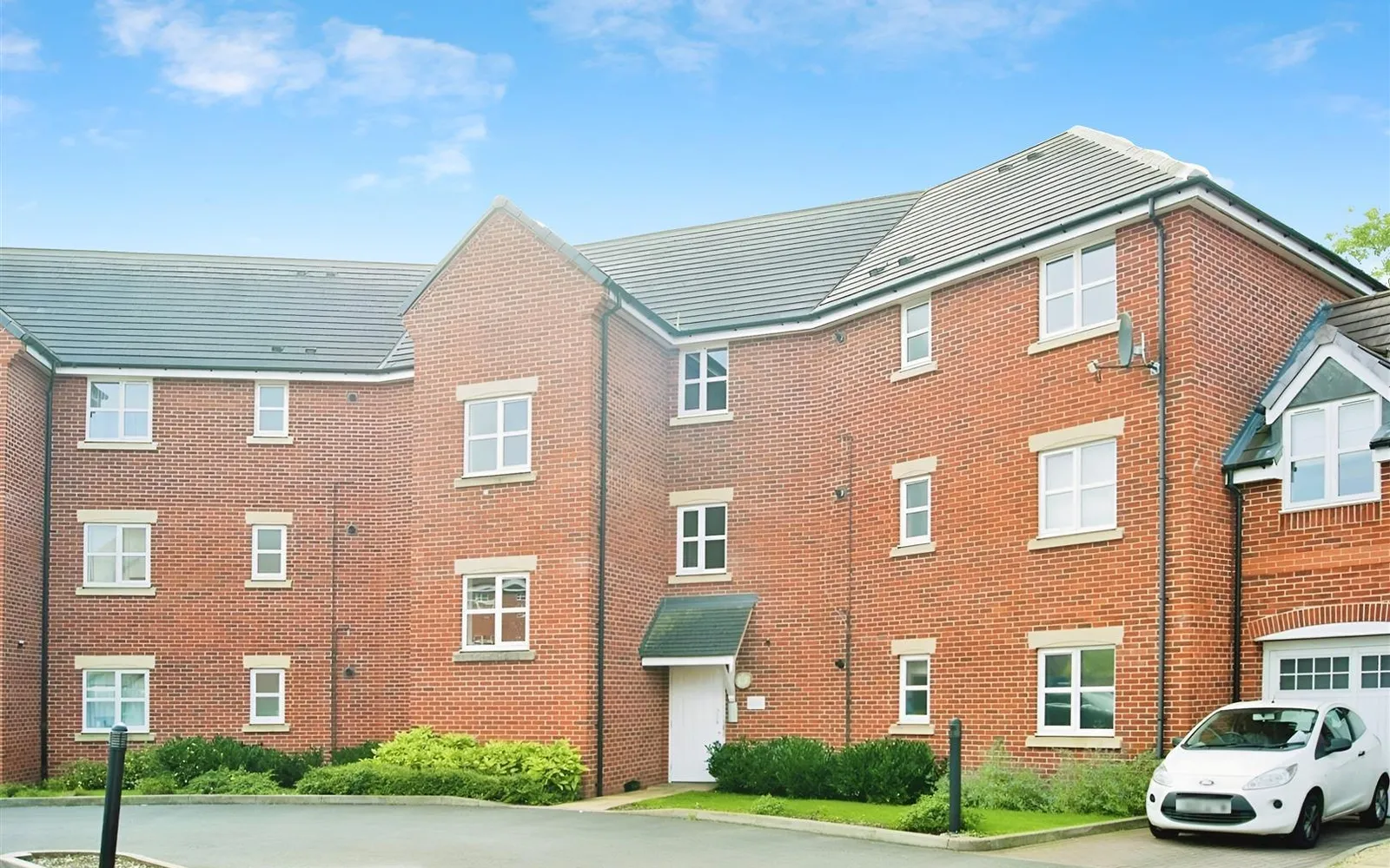 Flat Pepper Box Court in Rugby