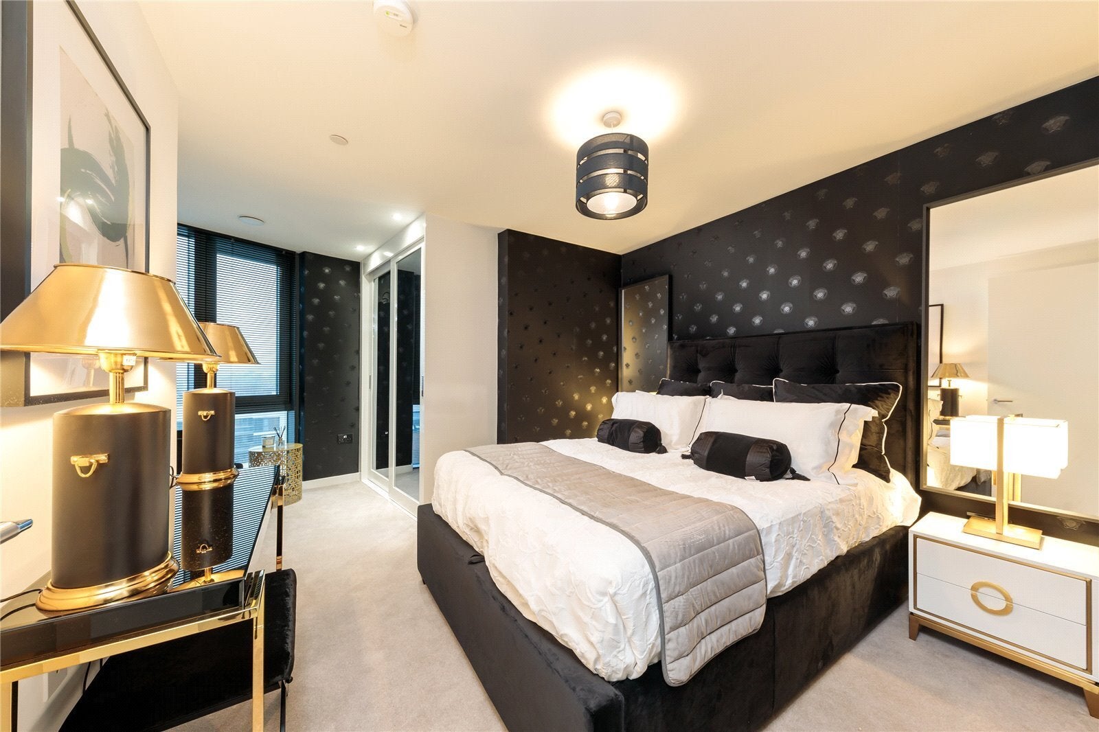 Flat City North Place in Greater London