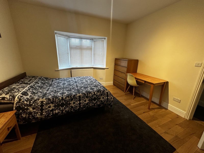 Room Long Drive in Greater London