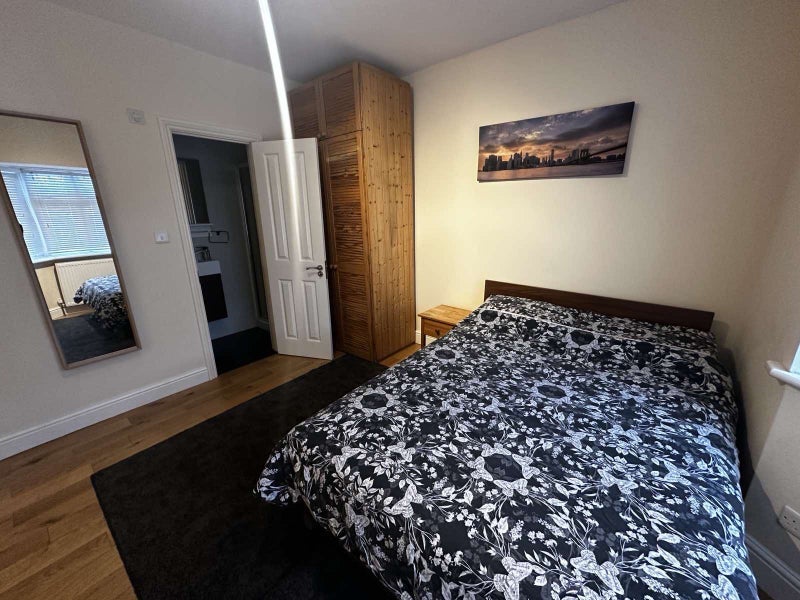 Room Long Drive in Greater London