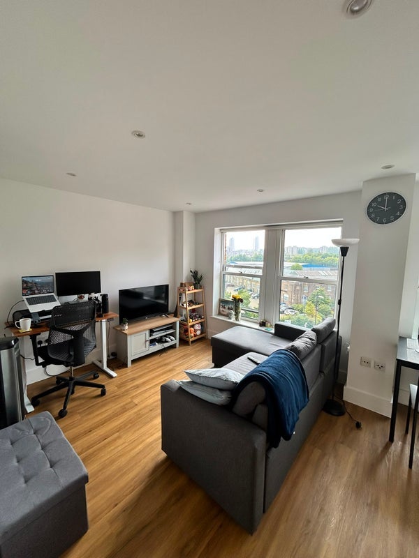 Flat Duke of Wellington Avenue in Greater London