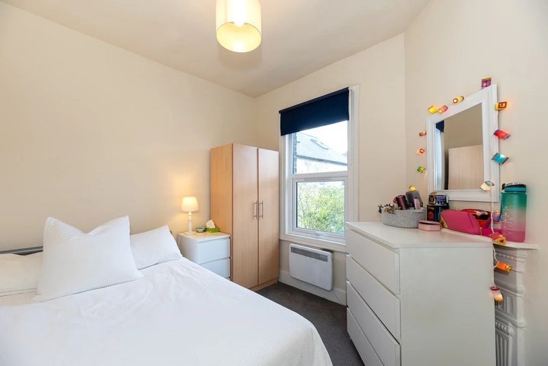 Flat Emmanuel Road in Greater London