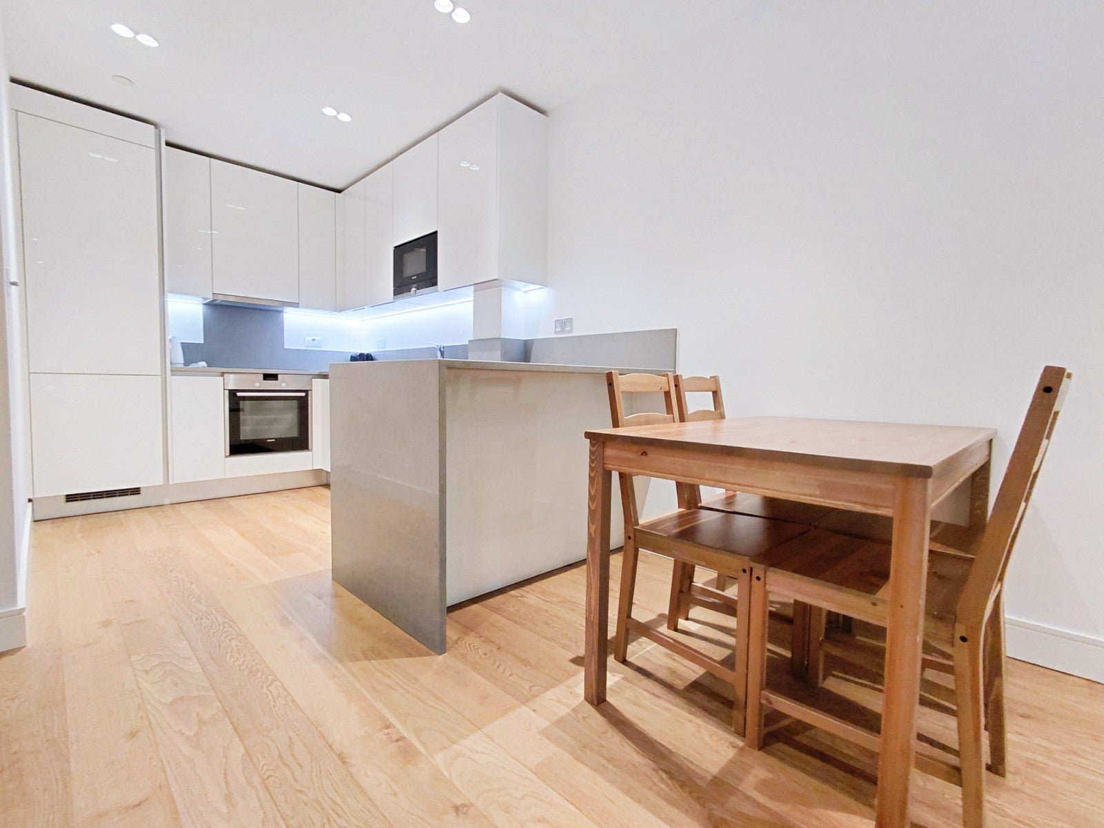 Flat Longfield Avenue in Greater London