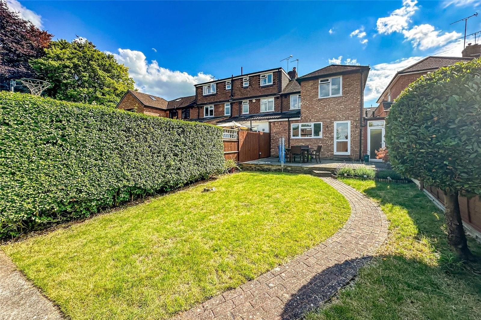 House Weybourne Close in St Albans
