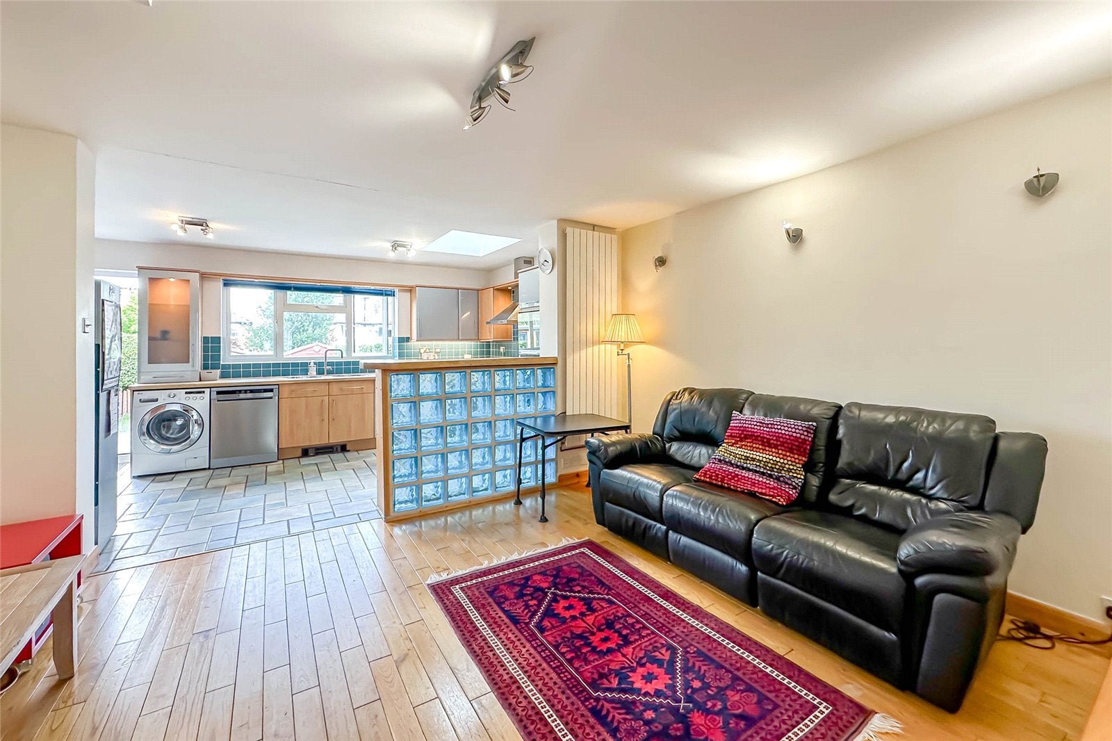 House Weybourne Close in St Albans