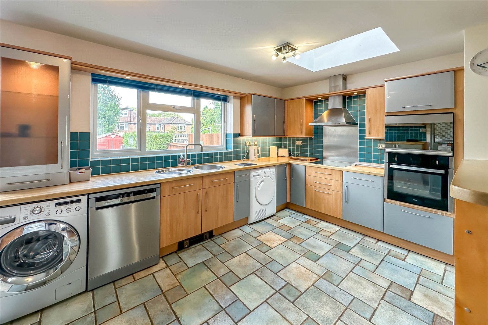 House Weybourne Close in St Albans