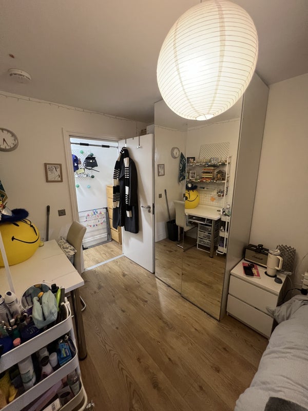 Room Southwark Park Road in Greater London