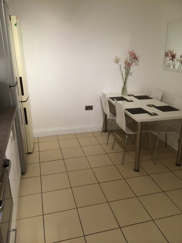 Room Southwark Park Road in Greater London