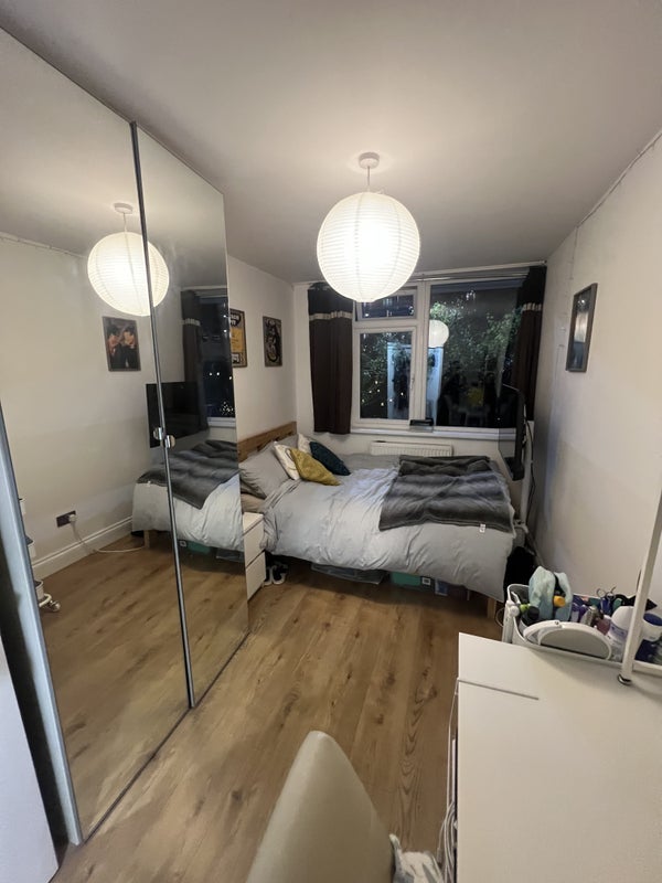 Room Southwark Park Road in Greater London