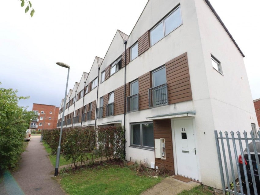 House Aviation Avenue in Welwyn Hatfield