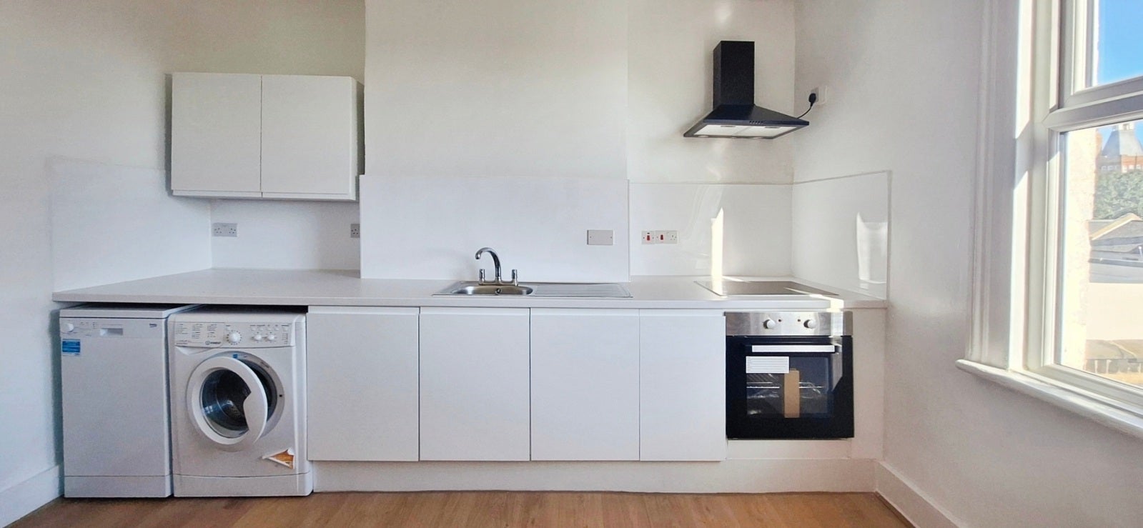 Flat Tunley Road in Greater London