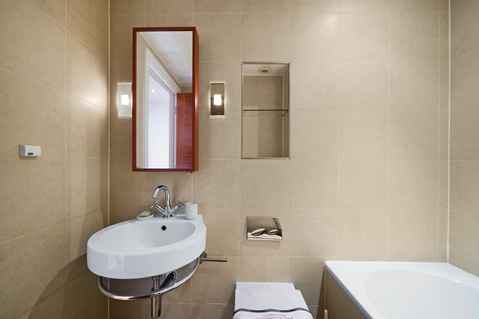 Flat Goswell Road in City of London