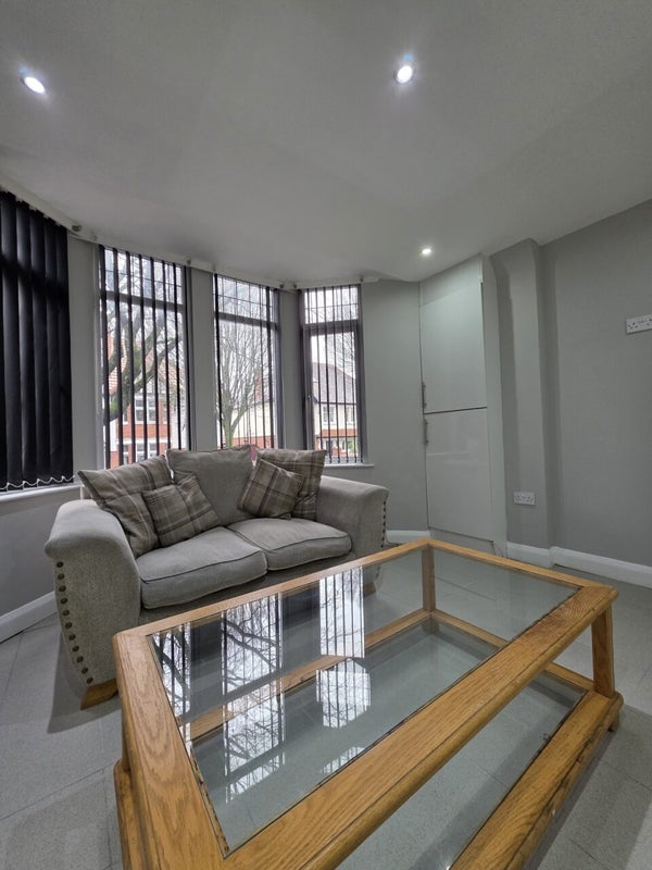 Flat Colchester Avenue in Cardiff