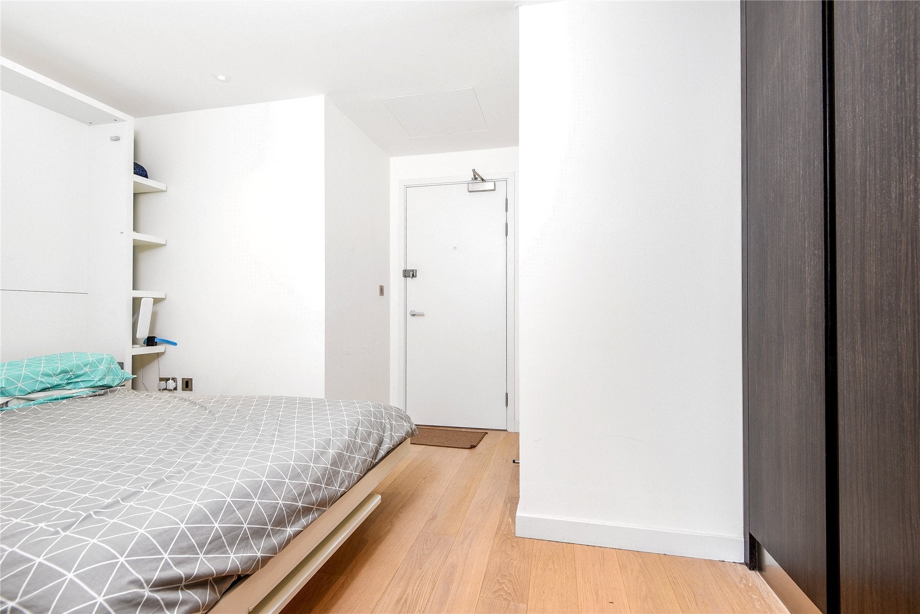 Flat Hale Street in Greater London