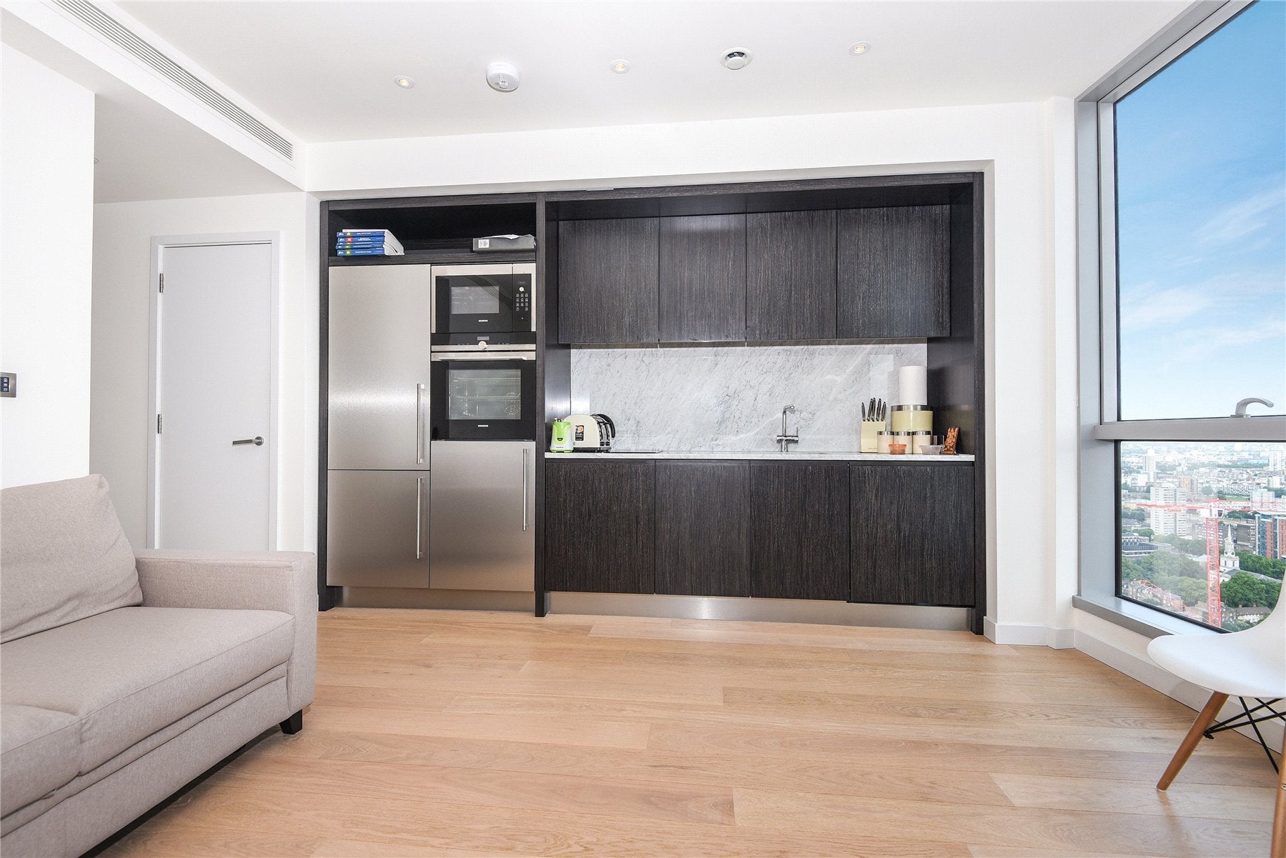 Flat Hale Street in Greater London