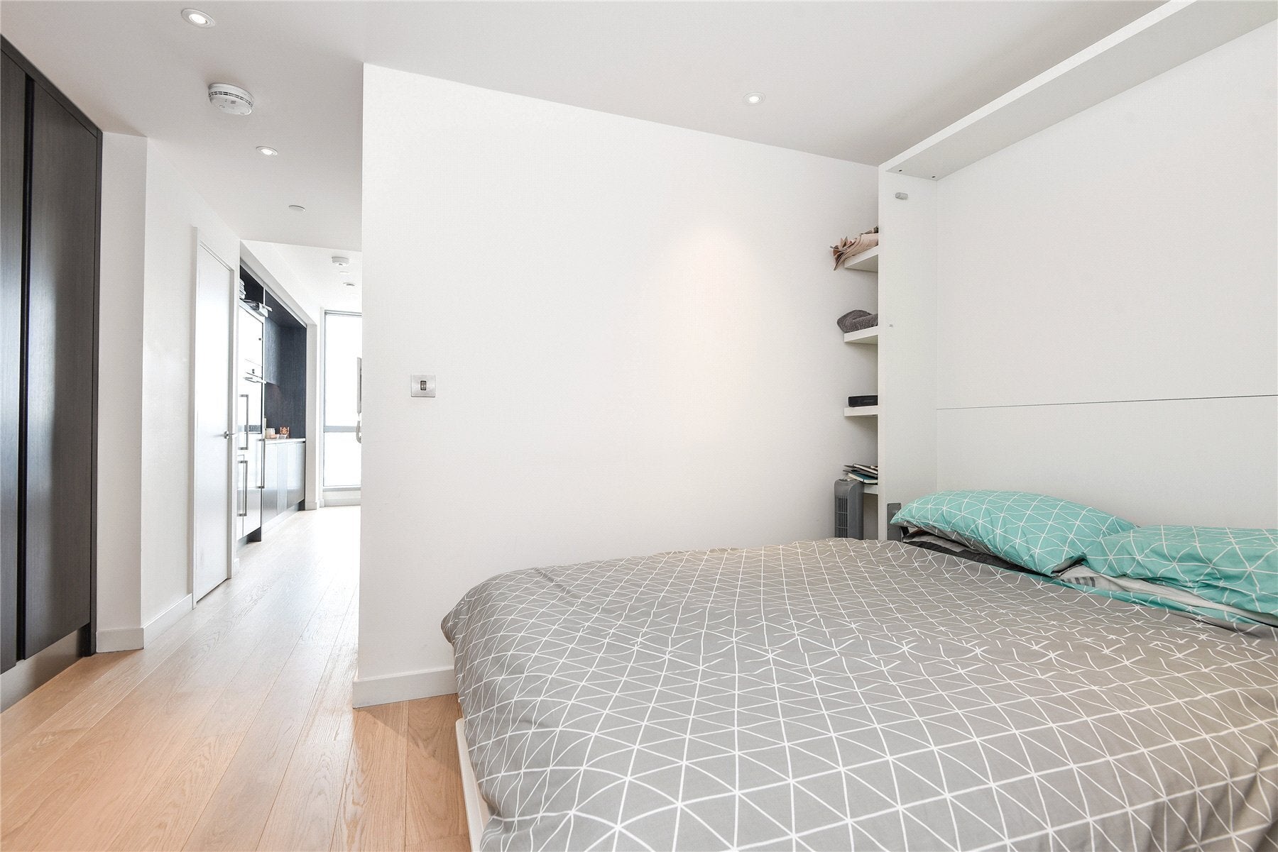 Flat Hale Street in Greater London