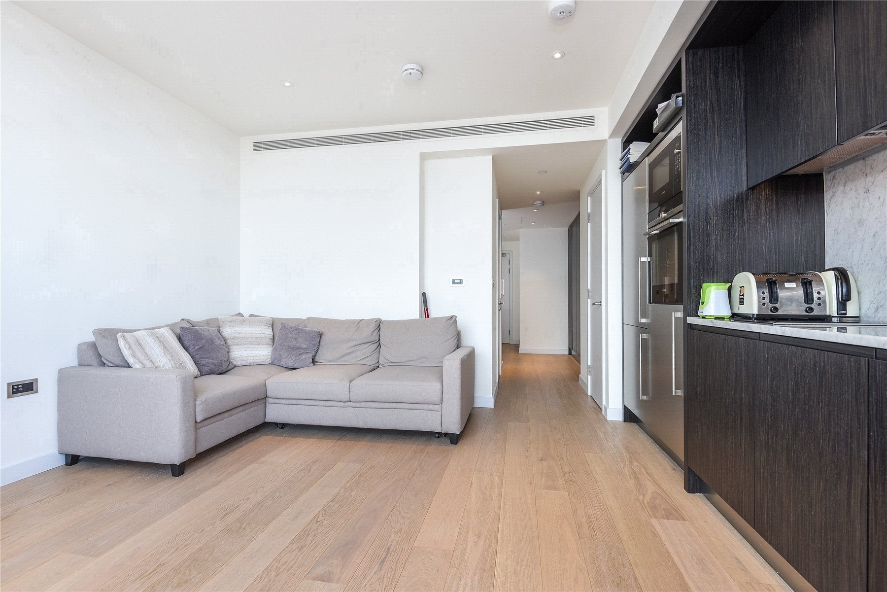 Flat Hale Street in Greater London
