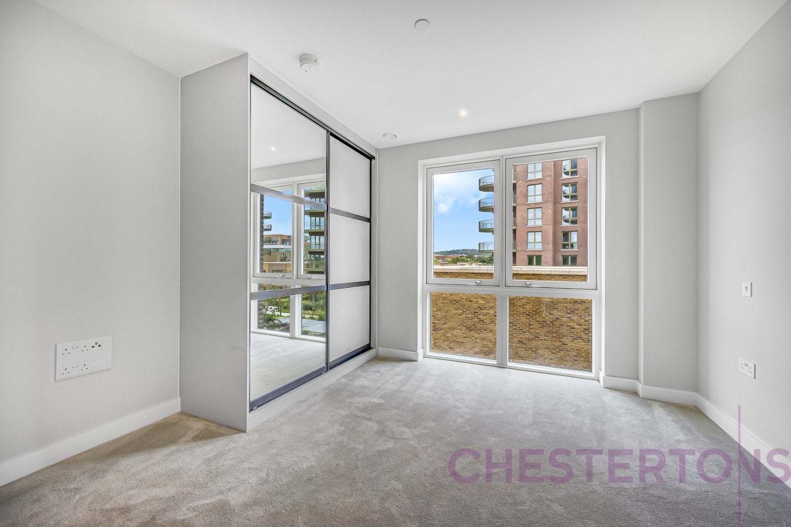Flat Townsend Road in Greater London