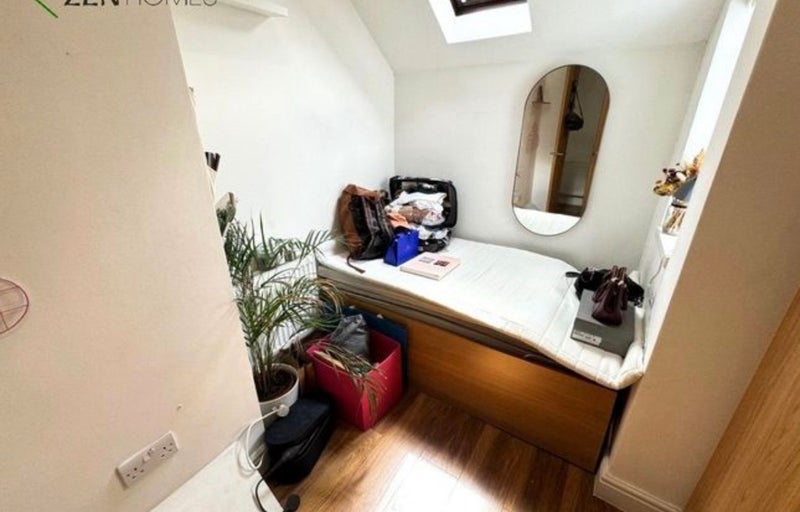 Room Cambridge Heath Road in Greater London