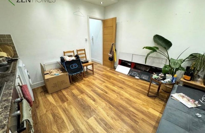 Room Cambridge Heath Road in Greater London
