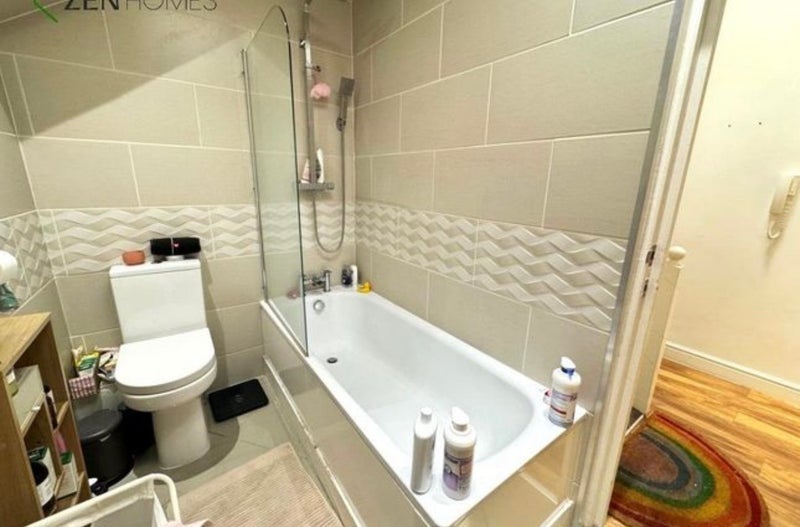 Room Cambridge Heath Road in Greater London