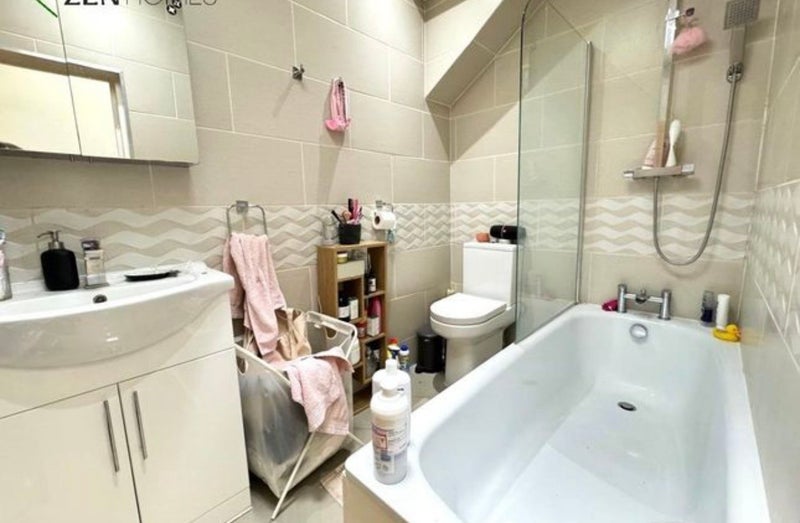 Room Cambridge Heath Road in Greater London