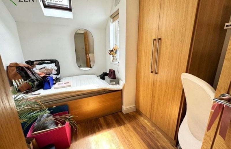 Room Cambridge Heath Road in Greater London