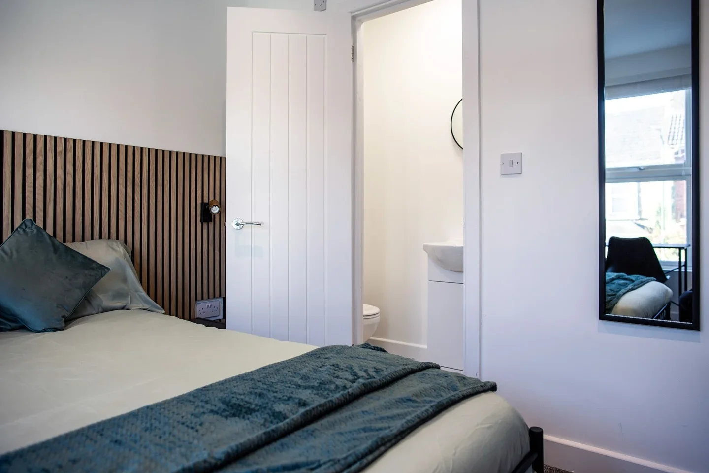 Room Jersey Road in Strood