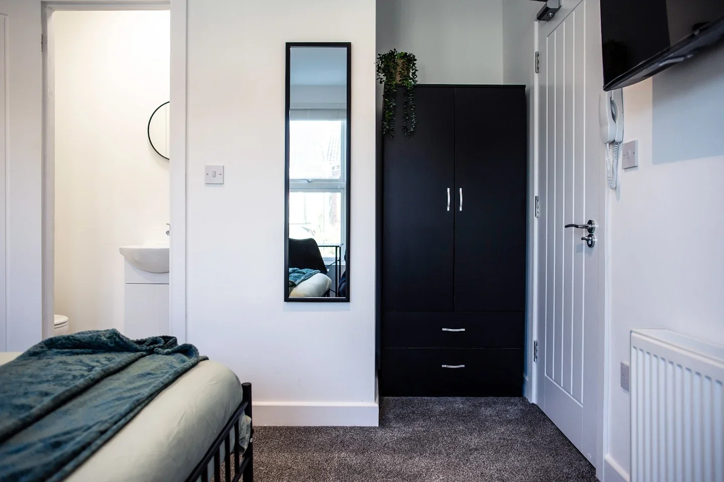 Room Jersey Road in Strood