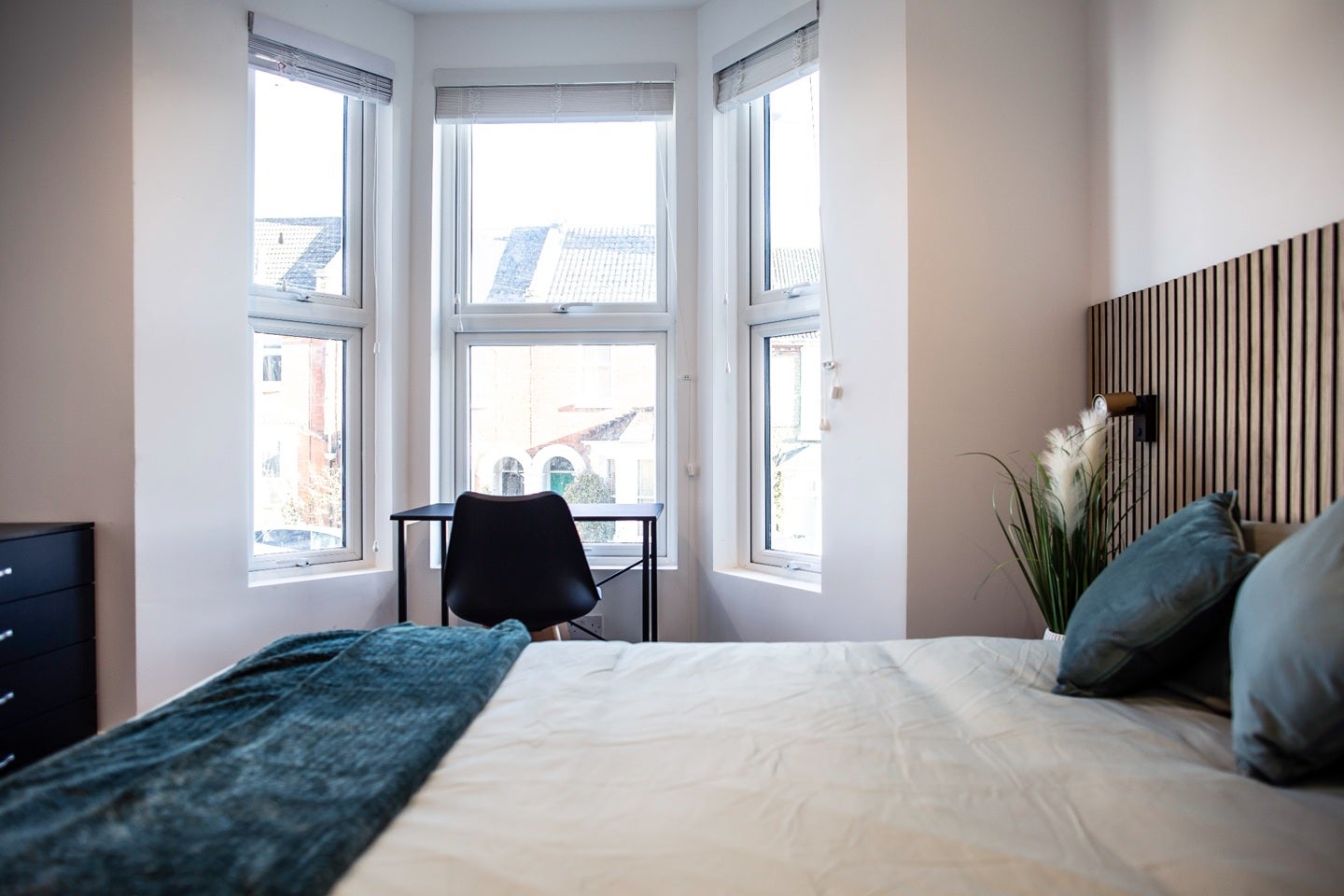 Room Jersey Road in Strood