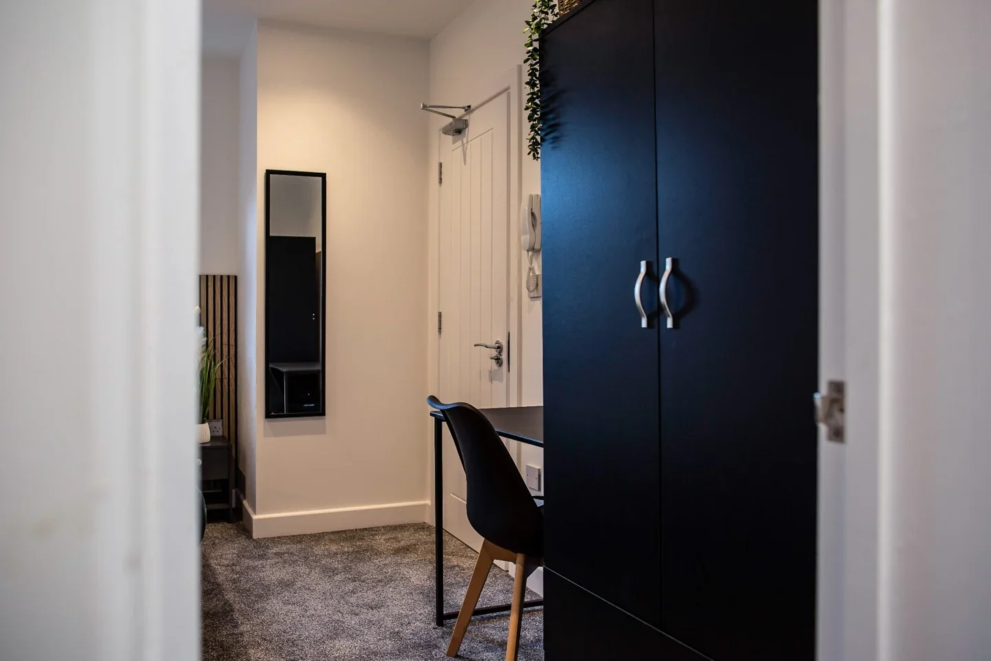 Room Jersey Road in Strood